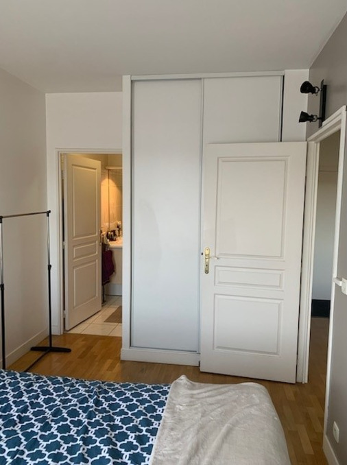 Chambre avec grand rangement - location d'appartement à croissy-sur-seine