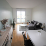 Grand pièce de vie dans un appartement en location