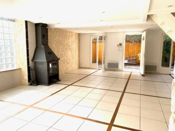 Grand séjour dans une maison en location à Croissy ur seine